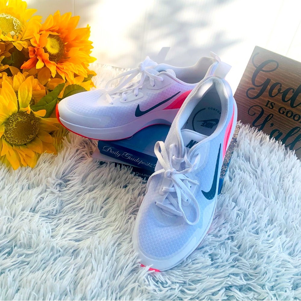 NIKE WOMAN SHOES